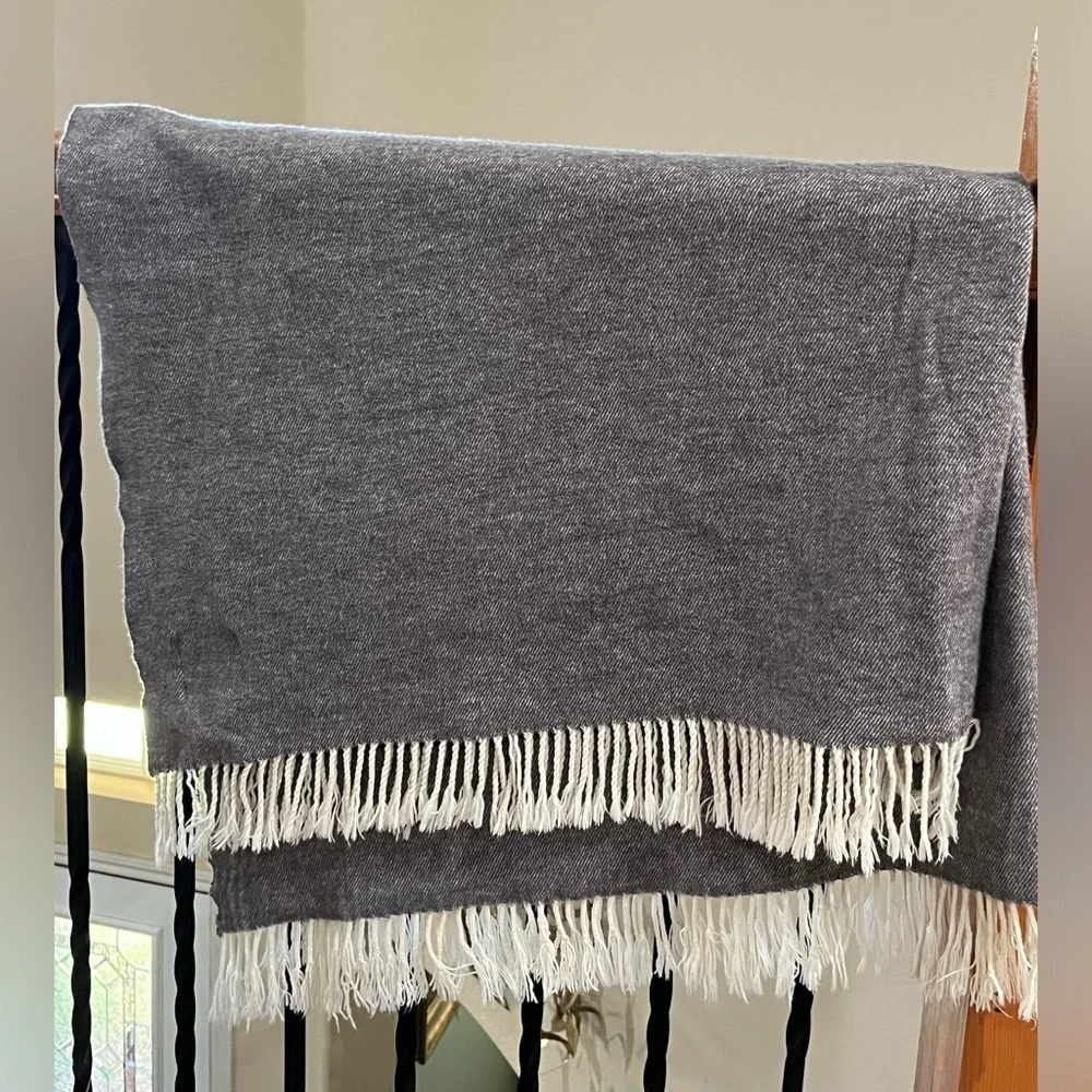 NIDO NOTTE ITALIA, MADE IN ITALY THROW, BLANKET, WITH TASSELS, SIZE 54X50.